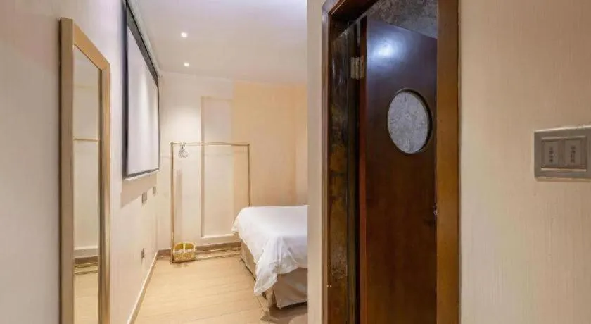 Bed in Leisurely Hotel Shenzhen