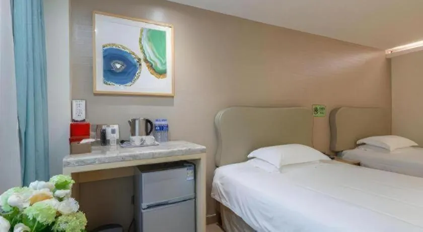 Bed in Leisurely Hotel Shenzhen