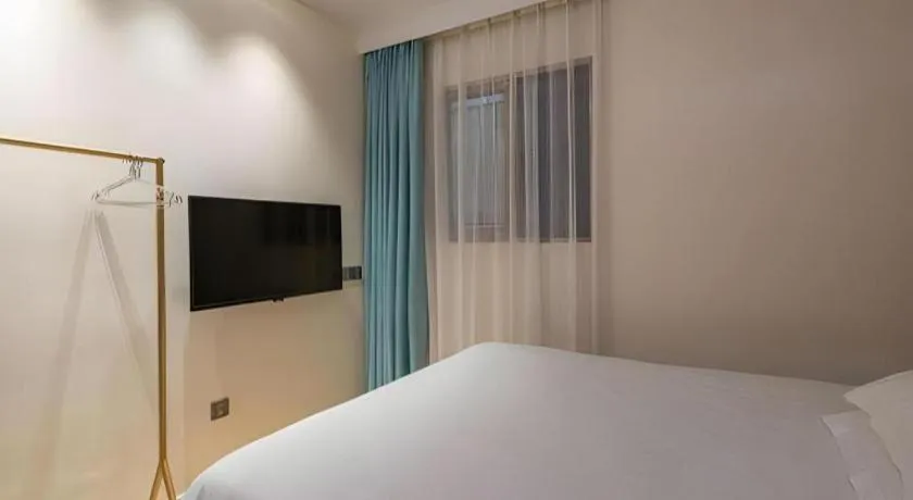 Bed in Leisurely Hotel Shenzhen