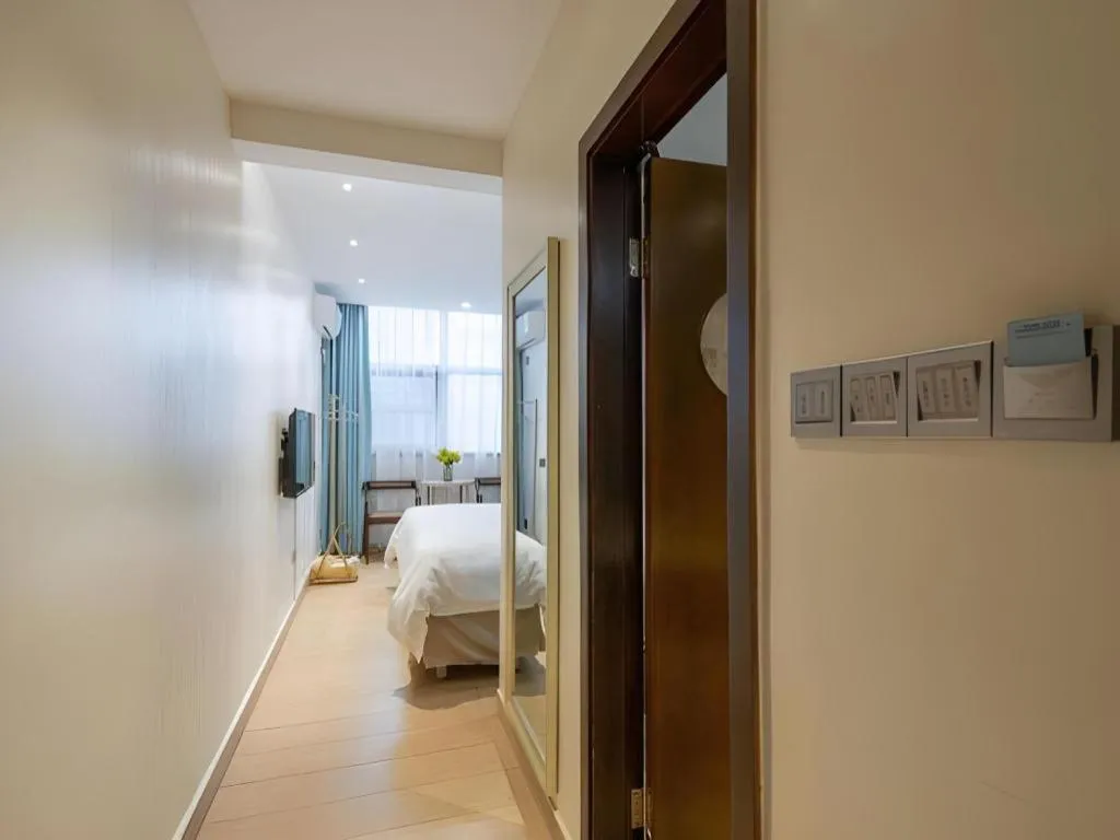 Bed in Leisurely Hotel Shenzhen