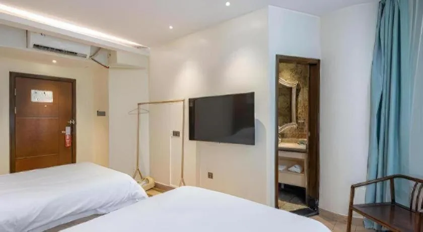 Bed in Leisurely Hotel Shenzhen