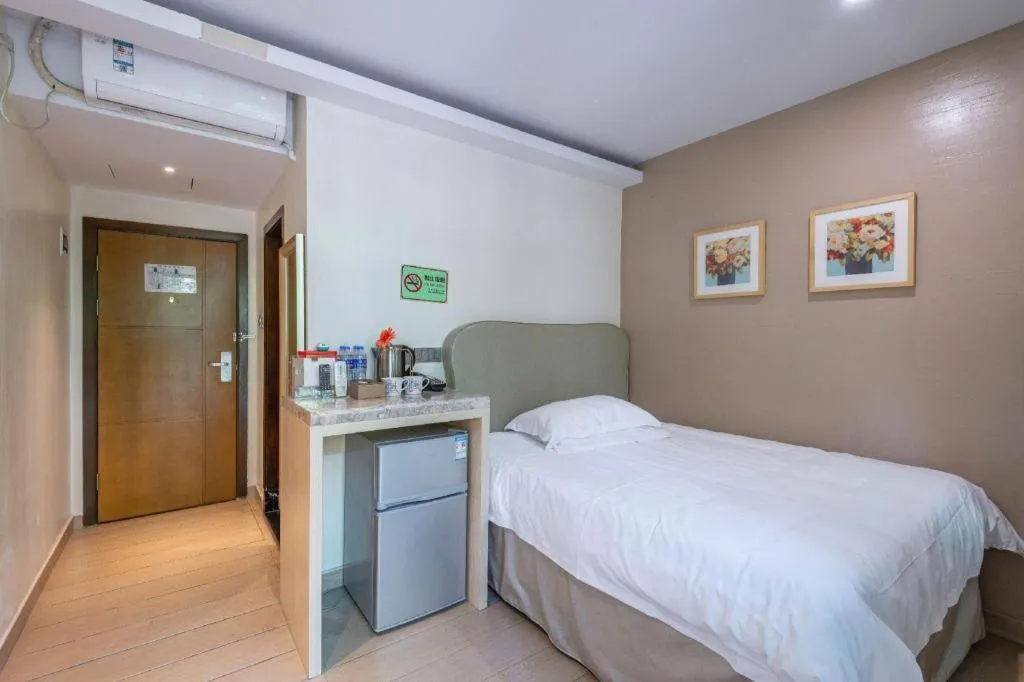 Bed in Leisurely Hotel Shenzhen