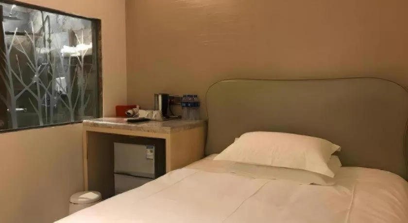 Bed in Leisurely Hotel Shenzhen