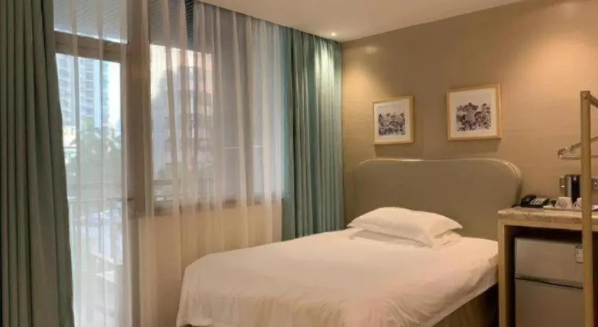 Bed in Leisurely Hotel Shenzhen