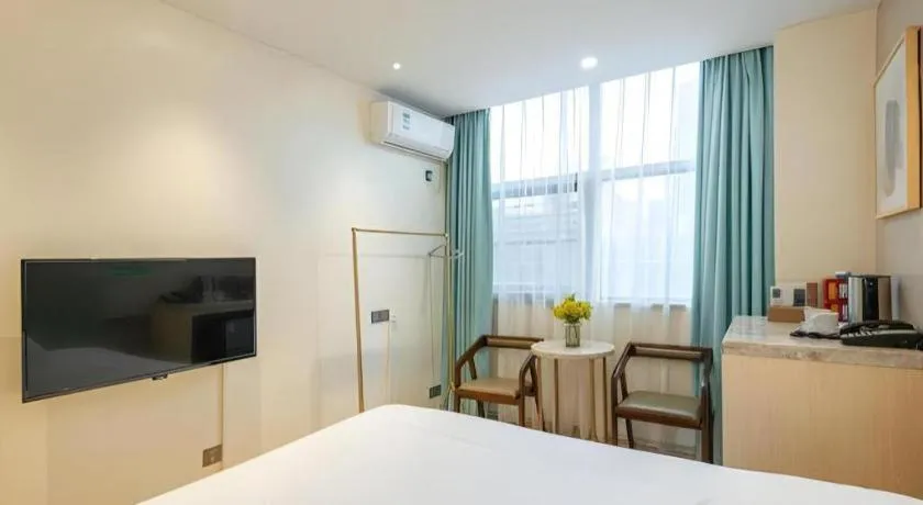 Bed in Leisurely Hotel Shenzhen