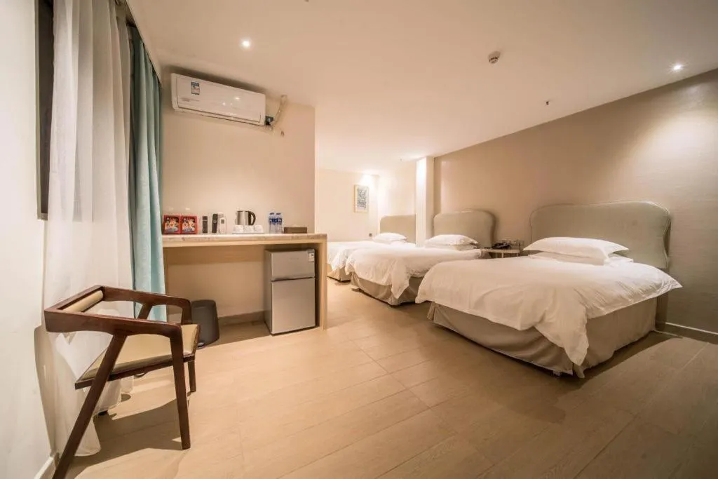 Bed in Leisurely Hotel Shenzhen