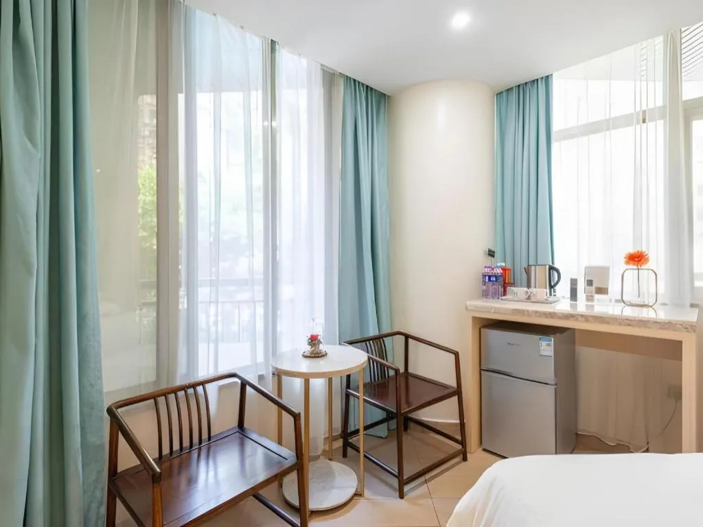 Bed in Leisurely Hotel Shenzhen