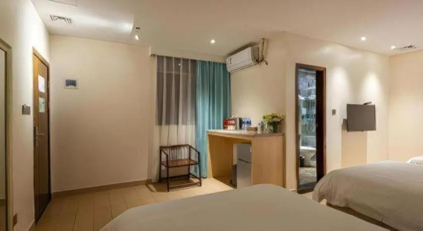 Bed in Leisurely Hotel Shenzhen