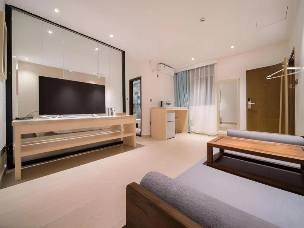 Bed in Leisurely Hotel Shenzhen