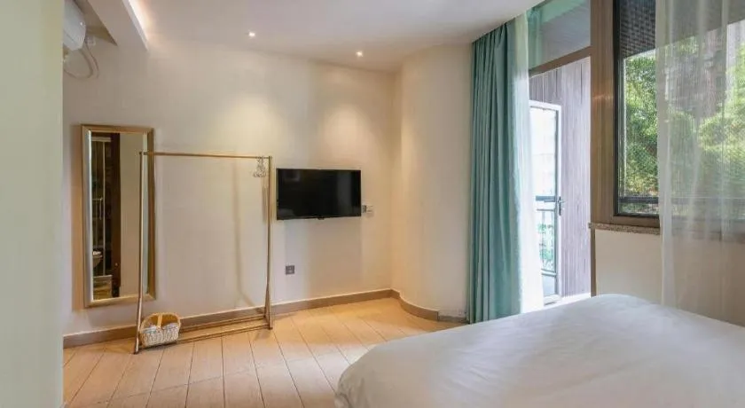 Bed in Leisurely Hotel Shenzhen