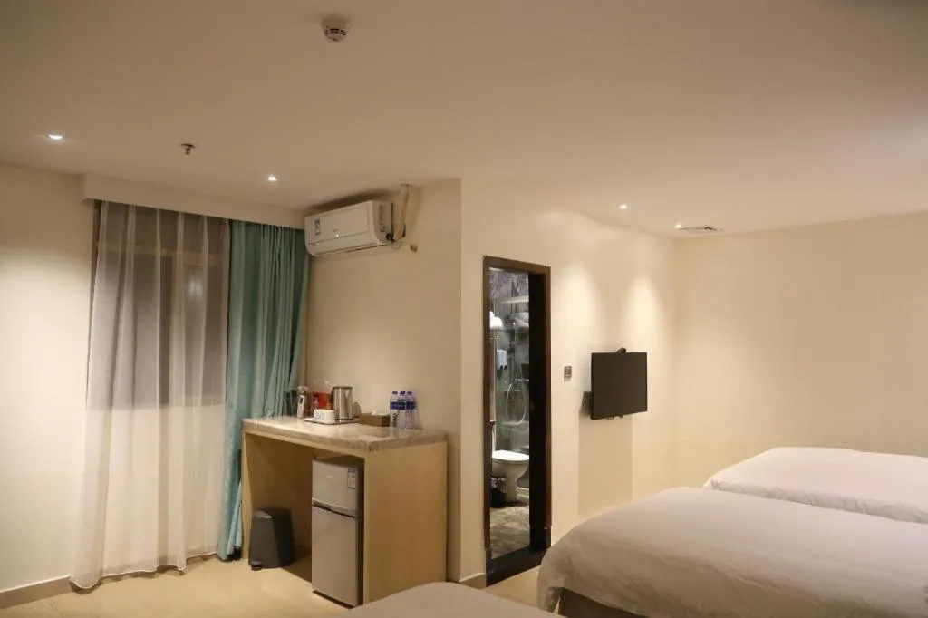 Bed in Leisurely Hotel Shenzhen