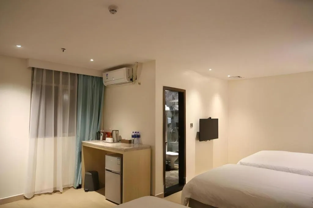 Bed in Leisurely Hotel Shenzhen