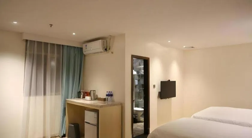 Bed in Leisurely Hotel Shenzhen