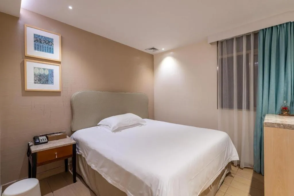 Bed in Leisurely Hotel Shenzhen