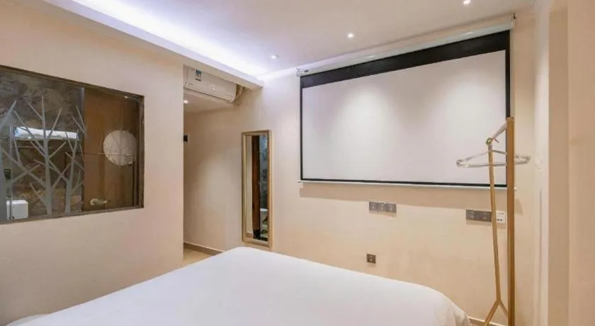 Bed in Leisurely Hotel Shenzhen