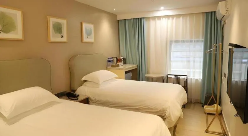 Bed in Leisurely Hotel Shenzhen