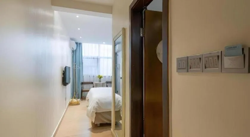 Bed in Leisurely Hotel Shenzhen