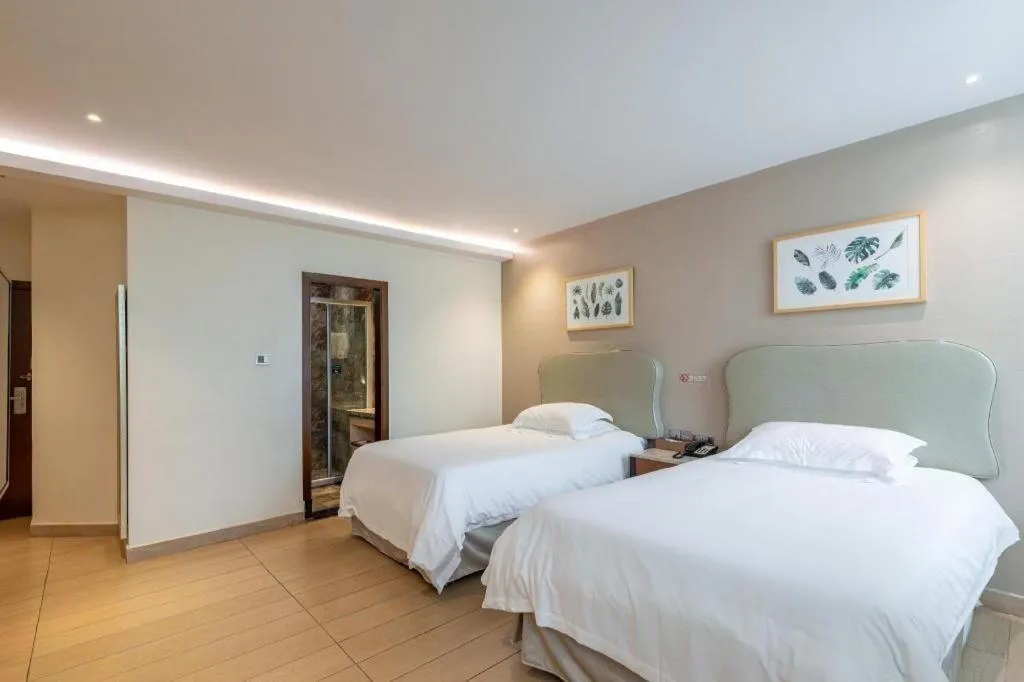 Bed in Leisurely Hotel Shenzhen