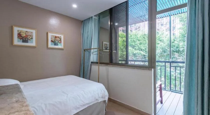 Bed in Leisurely Hotel Shenzhen