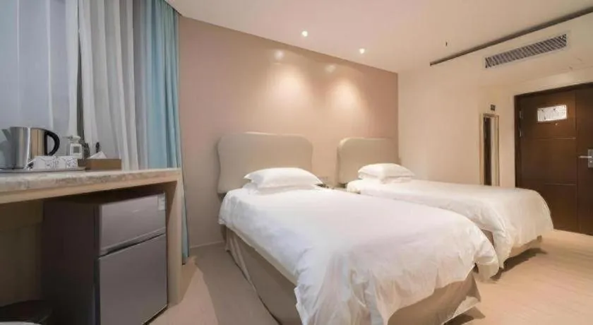 Bed in Leisurely Hotel Shenzhen