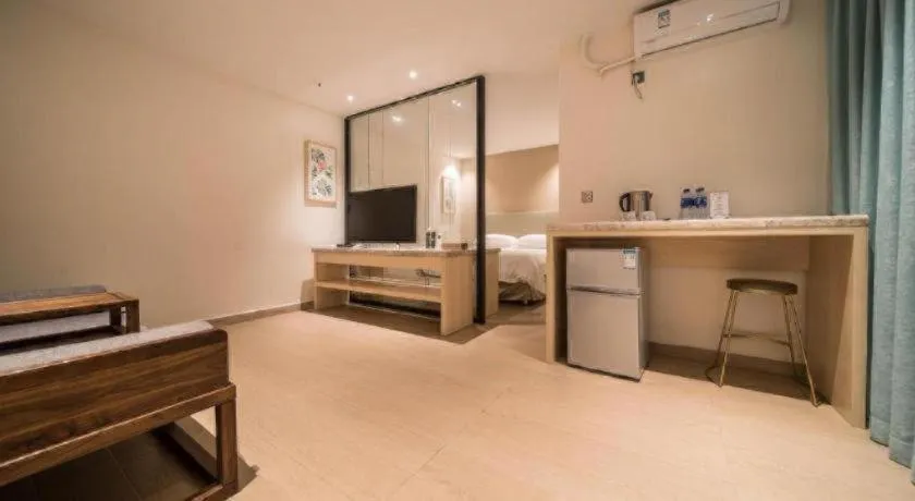 Bed in Leisurely Hotel Shenzhen