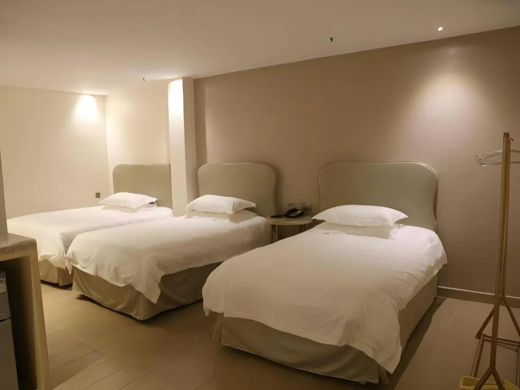 Bed in Leisurely Hotel Shenzhen