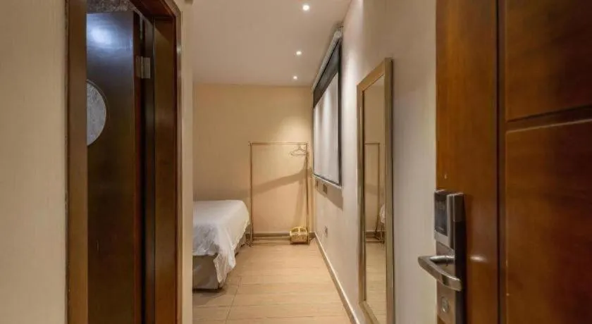 Bed in Leisurely Hotel Shenzhen