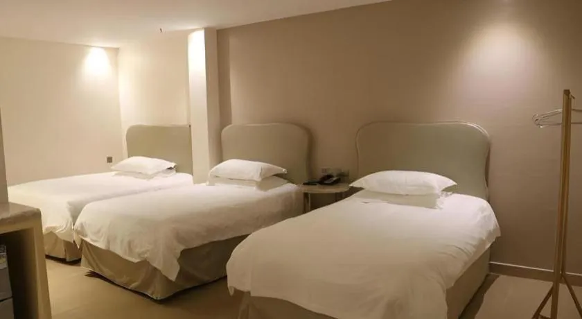 Bed in Leisurely Hotel Shenzhen