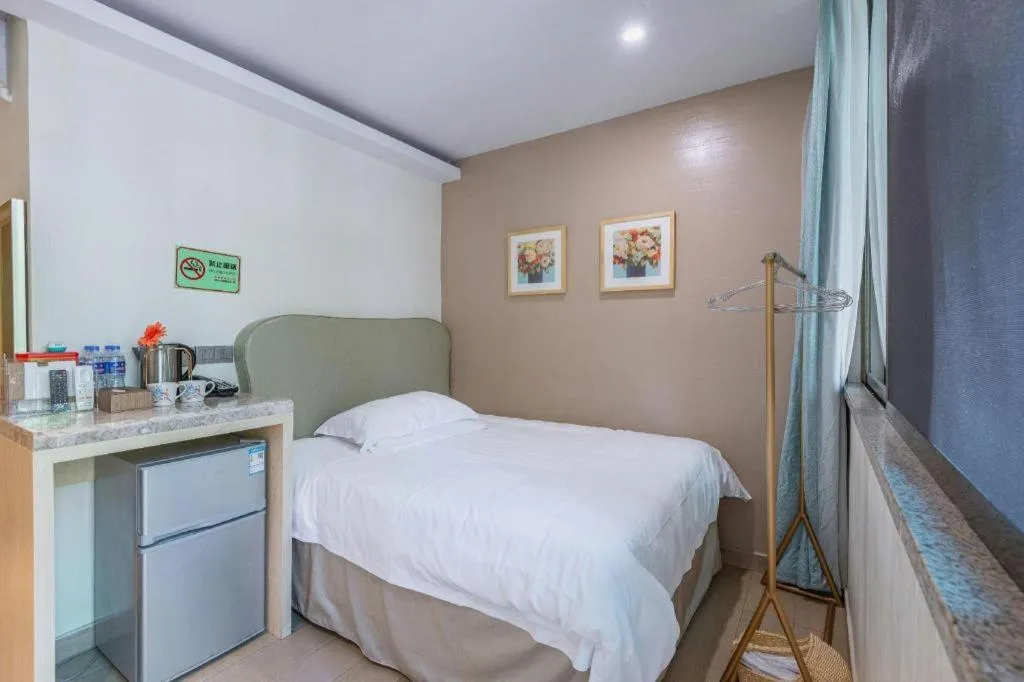 Bed in Leisurely Hotel Shenzhen