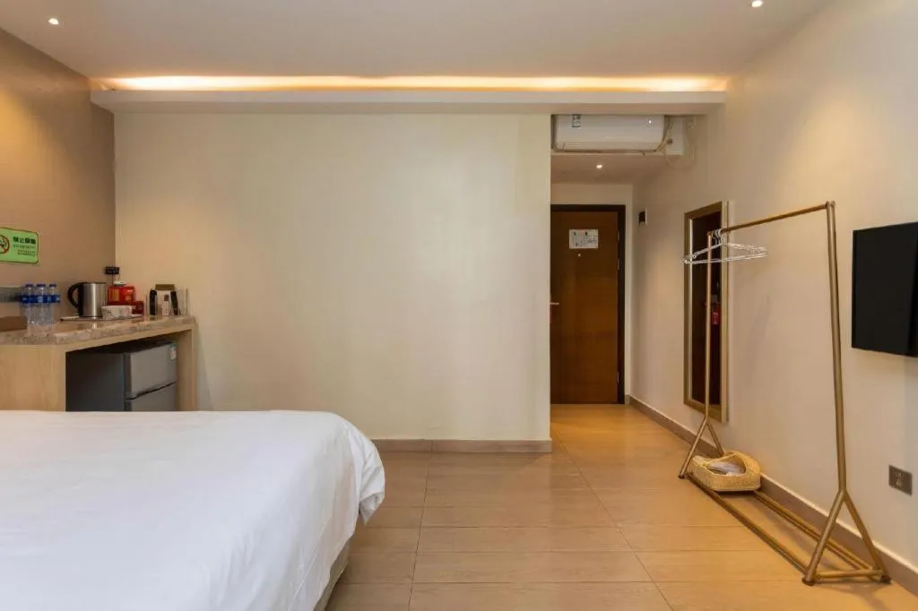 Bed in Leisurely Hotel Shenzhen