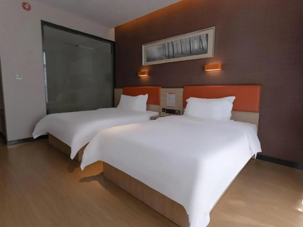 Bed in 7Days Premium Yichang Railway Station East