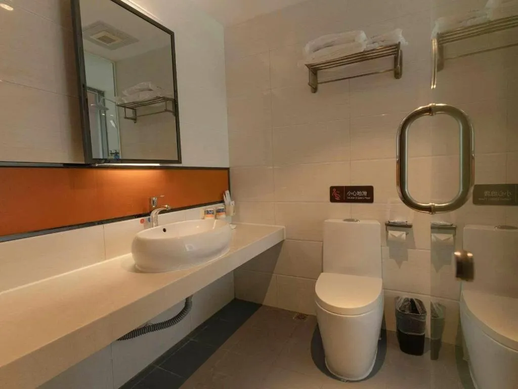 7Days Premium Yichang Railway Station East