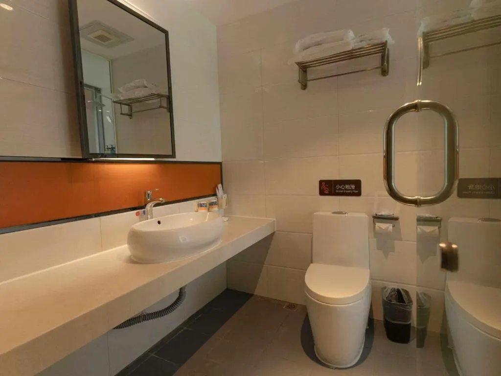 7Days Premium Yichang Railway Station East