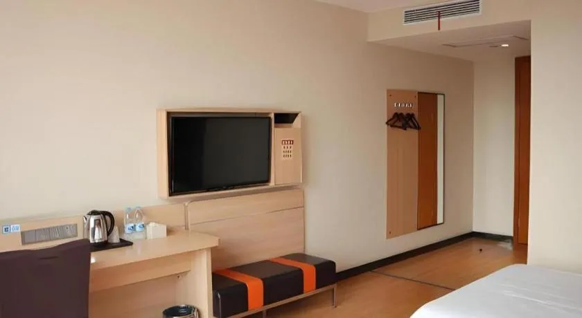 Bed in 7Days Premium Yichang Railway Station East