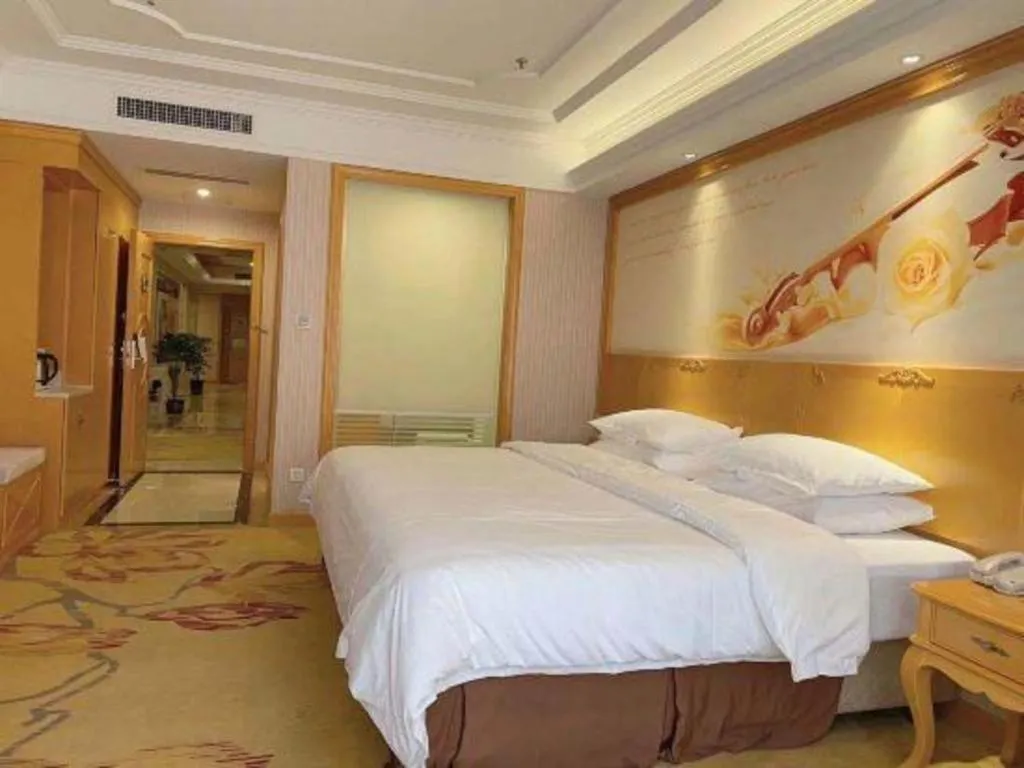 Bed in Vienna International Hotel Kunming Guangfu Road Aegean Shopping Center