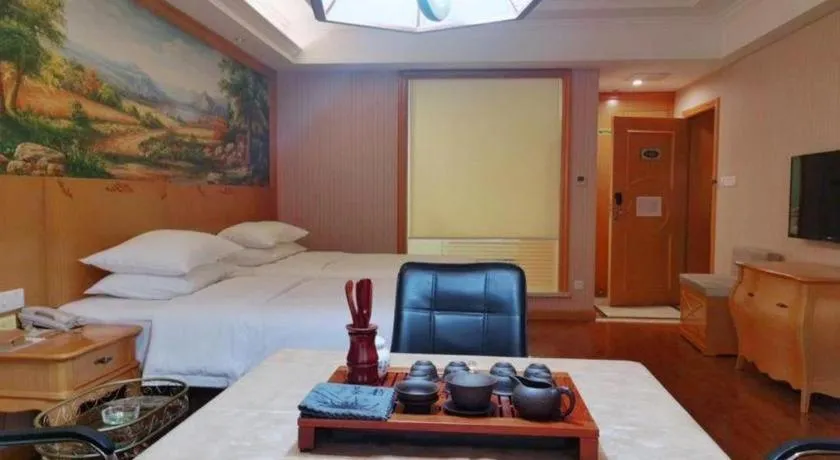 Bed in Vienna International Hotel Kunming Guangfu Road Aegean Shopping Center