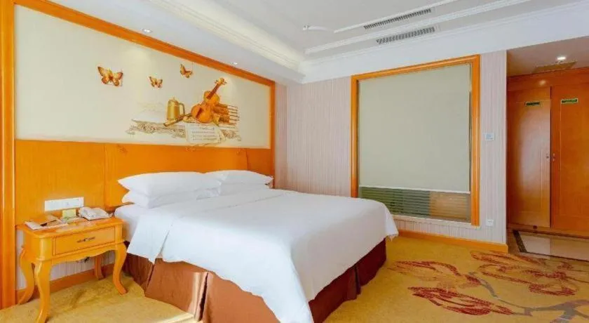 Bed in Vienna International Hotel Kunming Guangfu Road Aegean Shopping Center