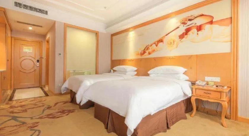 Bed in Vienna International Hotel Kunming Guangfu Road Aegean Shopping Center