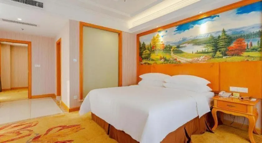 Bed in Vienna International Hotel Kunming Guangfu Road Aegean Shopping Center