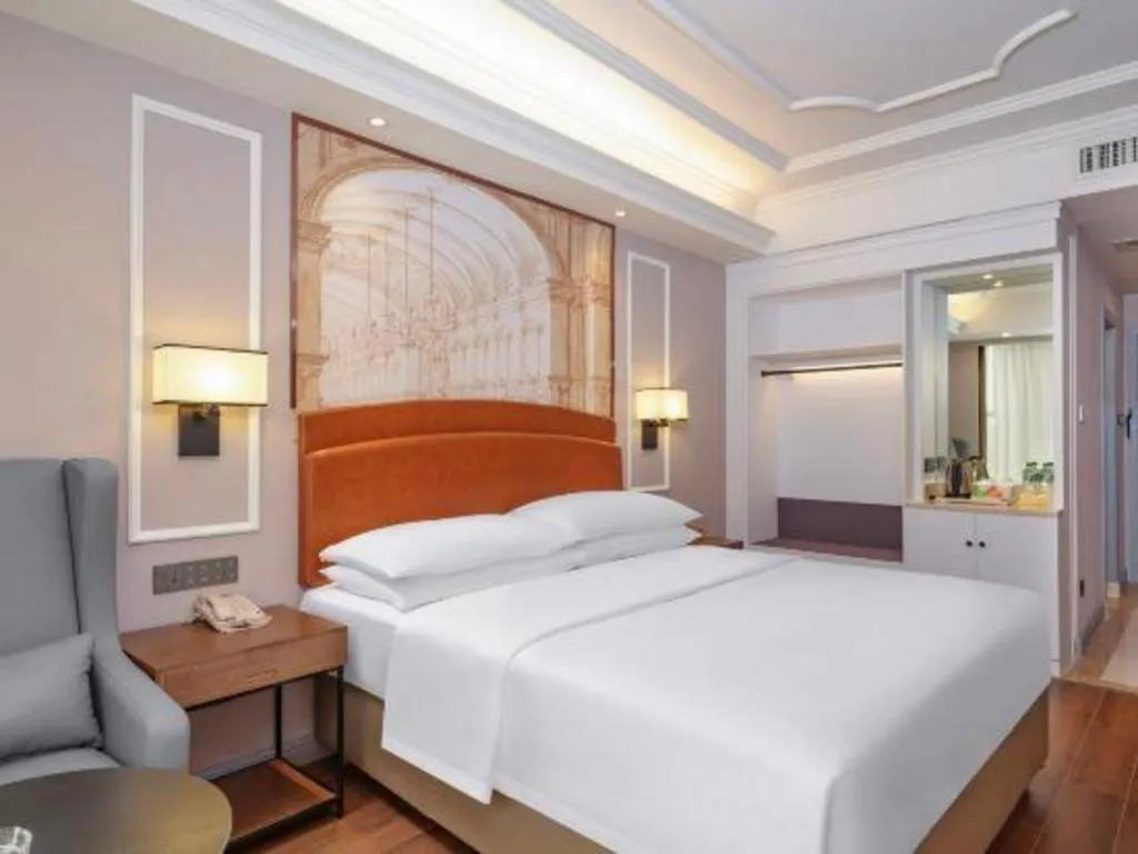 Bed in Vienna International Hotel Kunming Guangfu Road Aegean Shopping Center