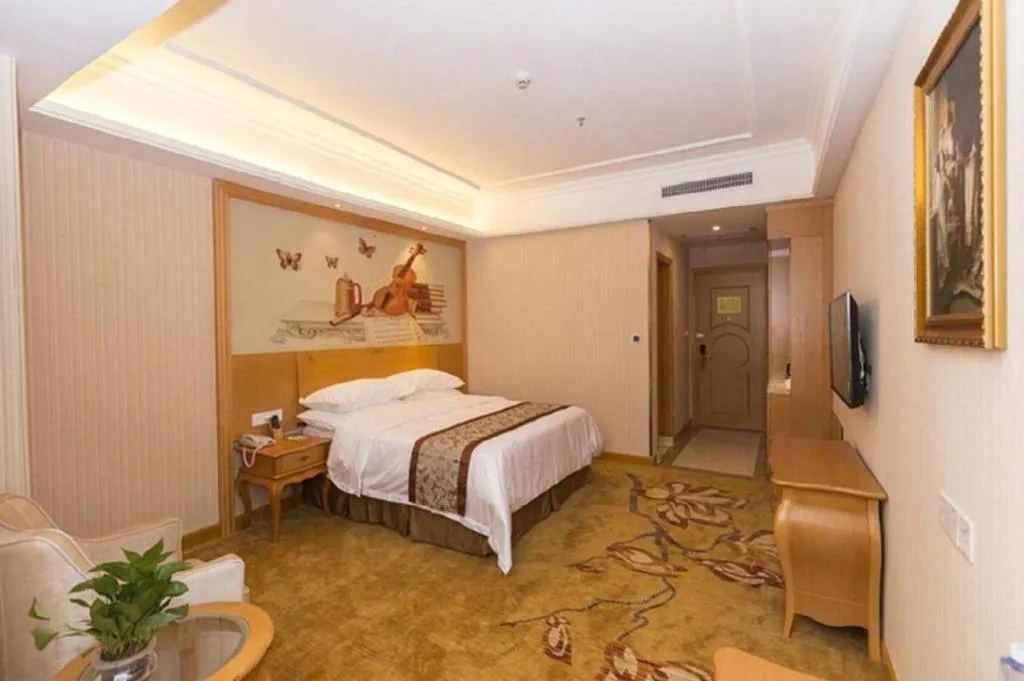 Bed in Vienna Hotel Guangzhou Airport Gaosu Pingsha