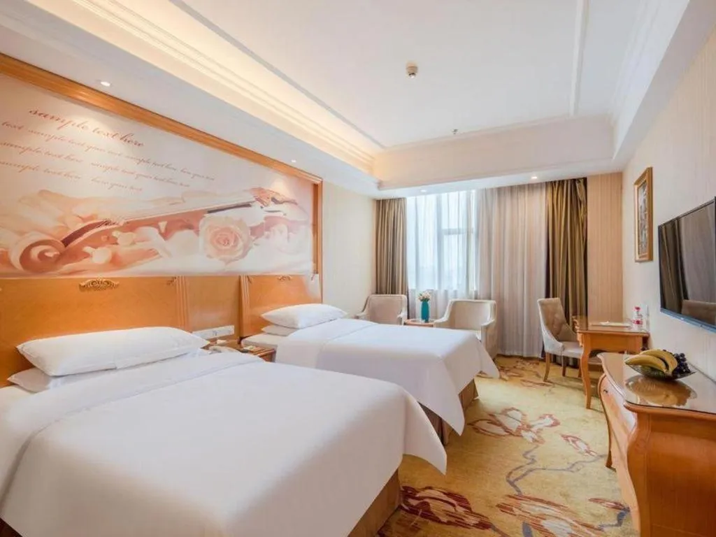 Bed in Vienna Hotel Guangzhou Airport Gaosu Pingsha