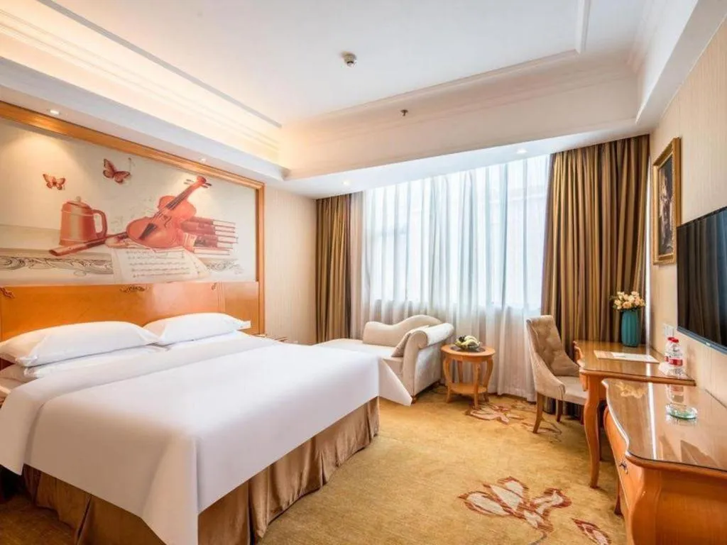 Bed in Vienna Hotel Guangzhou Airport Gaosu Pingsha