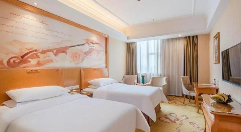Bed in Vienna Hotel Guangzhou Airport Gaosu Pingsha