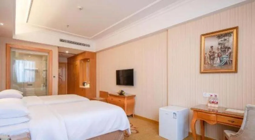 Bed in Vienna Hotel Guangzhou Airport Gaosu Pingsha