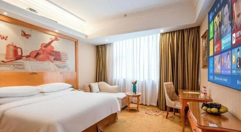 Bed in Vienna Hotel Guangzhou Airport Gaosu Pingsha