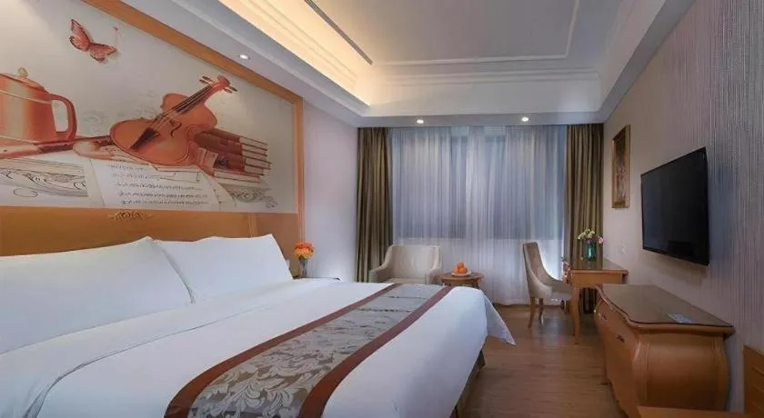 Bed in Vienna Hotel Guangzhou Airport Gaosu Pingsha