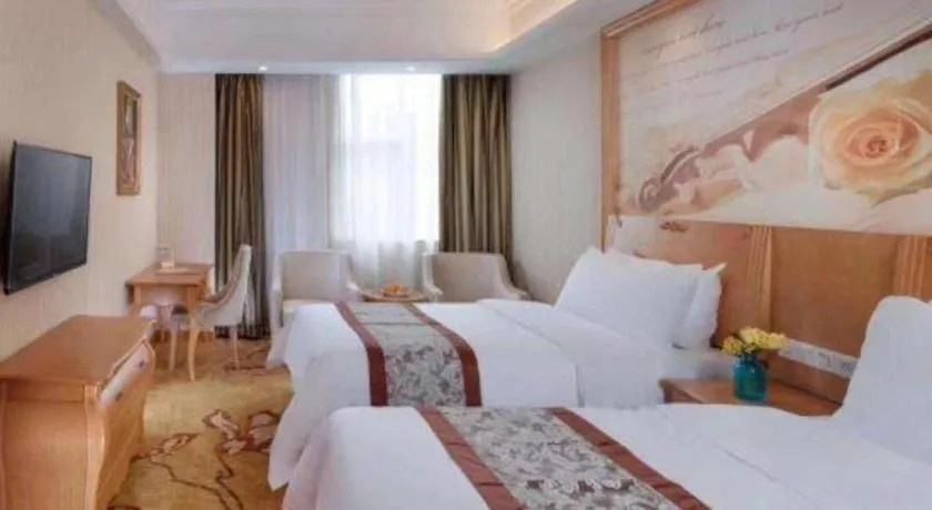 Bed in Vienna Hotel Guangzhou Airport Gaosu Pingsha