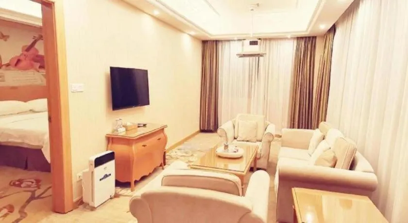 Bed in Vienna Hotel Guangzhou Airport Gaosu Pingsha