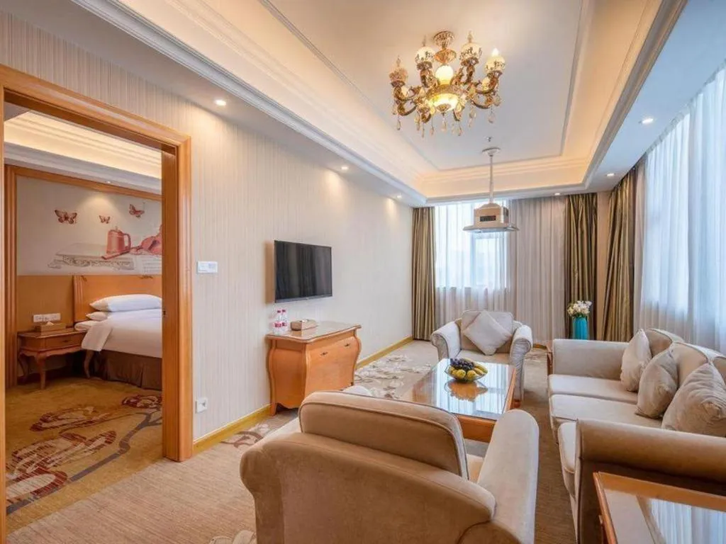 Bed in Vienna Hotel Guangzhou Airport Gaosu Pingsha